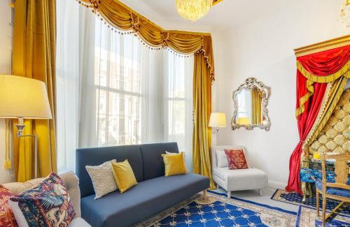 Golborne Apartment | Gorgeous Regal Flat in London