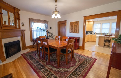 Corvallis House | Gorgeous remodeled historic home in downtown Corvallis. 7 min walk to OSU!