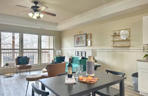 Branson West Apartment | Gorgeous Resort, Fish Private Lake, Pools, Golf!