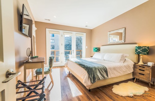 Foggy Bottom House | Gorgeous Row House 4 BR w/ 2 Parking! Walk to Metro & DC Monuments!