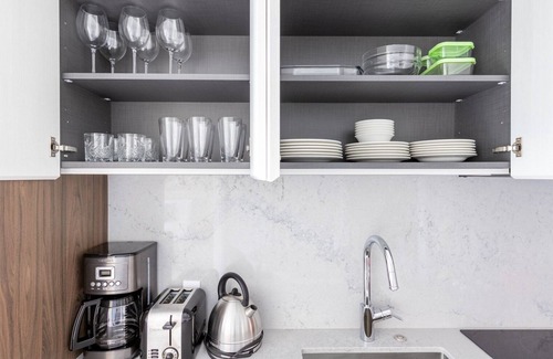Seaport District Apartment | Gorgeous Seaport 1BR w/Gym, Pool, W/D, Doorman, by Blueground