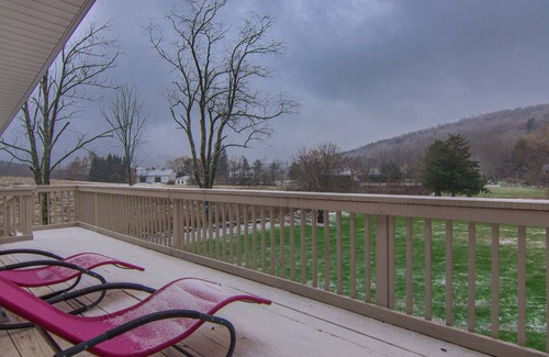 Fleischmanns House | Gorgeous Ski Chalet - 7 miles from Belleayre with hot tub
