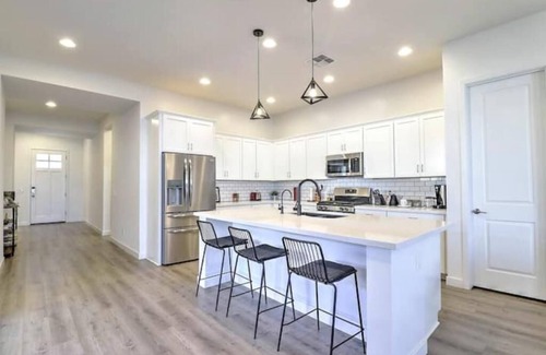 South Mountain House | Gorgeous South Mountain Home, King Bed & Amazing Amenities