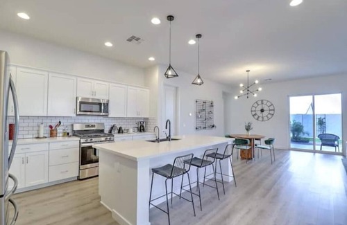 South Mountain House | Gorgeous South Mountain Home, King Bed & Amazing Amenities