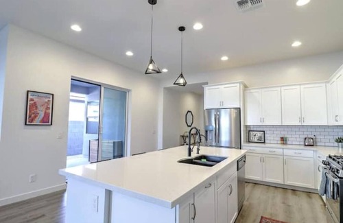 South Mountain House | Gorgeous South Mountain Home, King Bed & Amazing Amenities