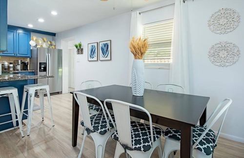 Naples Park House | Gorgeous Southern Exposure Pool Home near Vanderbilt Beach