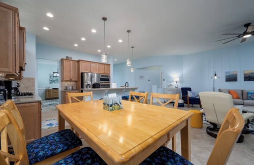 The Glade House | GORGEOUS, SPACIOUS HOME IN POOL/RESORT CMMTY- 41235 Gloucester, Rehoboth ,DE