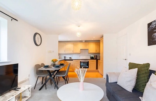 Brent Apartment | Gorgeous Spacious 1 bedroom flat - Wembley Stadium