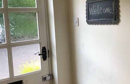 Alton House | Gorgeous stone cottage in the heart of the historic village of Alton (Staffs)