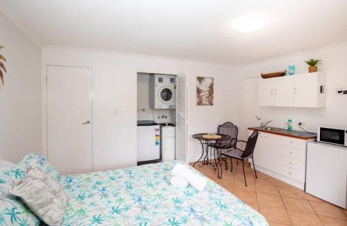 Point Lookout Apartment | GORGEOUS STUDIO + 100M TO BEACH + POOL