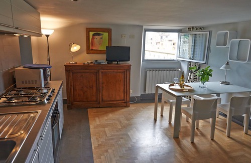 San Giovanni Condo | Gorgeous Suite in Front of the Ponte Vecchio