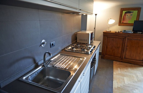 San Giovanni Condo | Gorgeous Suite in Front of the Ponte Vecchio
