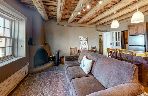 Taos House | Gorgeous Suite - Full Kitchen, Jetted Tub, Fireplaces - Walk to Dining, Dogs OK