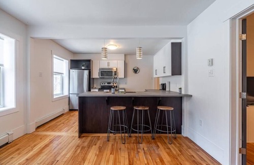 Bedford Apartment | Gorgeous & Sunny Executive Suite, AC