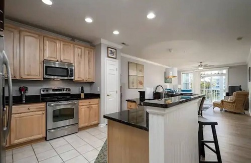 Midtown Ocean City House | ⭐️Gorgeous Sunset Island Private Beach In/Outdoor Pools⭐️