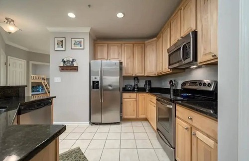 Midtown Ocean City House | ⭐️Gorgeous Sunset Island Private Beach In/Outdoor Pools⭐️