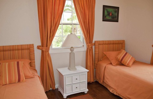 Vuemont Villa | Gorgeous three bedroom villa in gated community