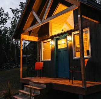 Chugiak House | Gorgeous Tiny Cabin Placed in a Privileged Area in Anchorage, Alaska