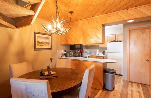 Crested Butte House | Gorgeous Townhome w/views, Private Garage, hottub! Decks!