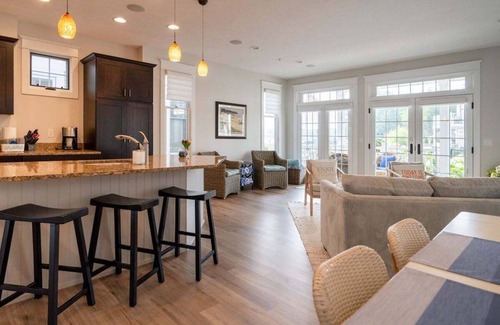 Saugatuck House | Gorgeous townhome w/water views and pool! Walk to Downtown!