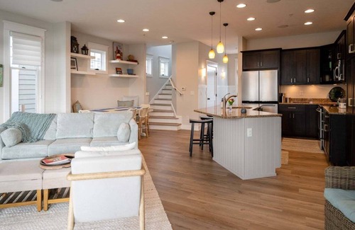 Saugatuck House | Gorgeous townhome w/water views and pool! Walk to Downtown!