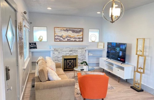 Central City House | Gorgeous Trolley Square Bungalow- EAST SIDE SPOT!