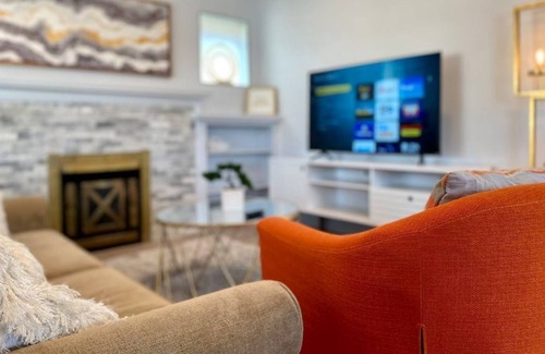 Central City House | Gorgeous Trolley Square Bungalow- EAST SIDE SPOT!