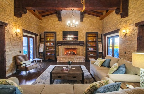 Temecula House | Gorgeous Tuscan Villa in Temecula Wine Country while close to Old Town Temecula!