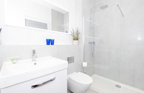 Acton Apartment | Gorgeous Two-Bedroom Two-Bathrooms Flat Near Acton Main Line Station