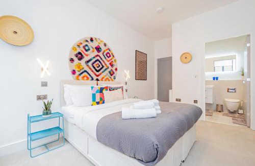 Acton Apartment | Gorgeous Two-Bedroom Two-Bathrooms Flat Near Acton Main Line Station