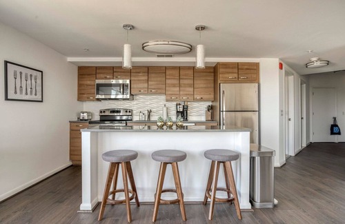 McLean Apartment | Gorgeous Tysons Corner 2BR w/Pool & Fire Pit, nr Mall, by Blueground