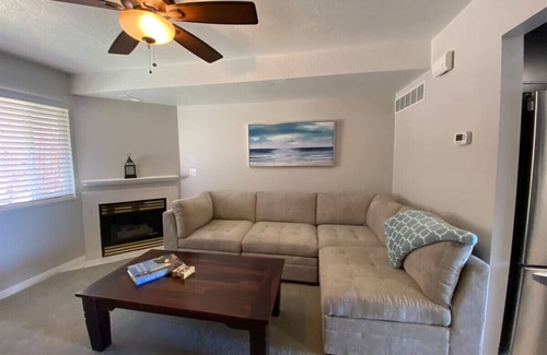 Harbor Village Condo | Gorgeous, Updated Lake View Condo 942 #3