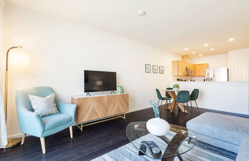 Minor Condo | Gorgeous Urban Oasis in Downtown Capitol Hill Seattle #LOCATION COMFORT & STYLE