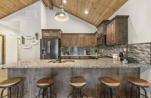Indian Point House | Gorgeous Vacation Home 2Min to Silver Dollar City - Indian Point (L156/48)