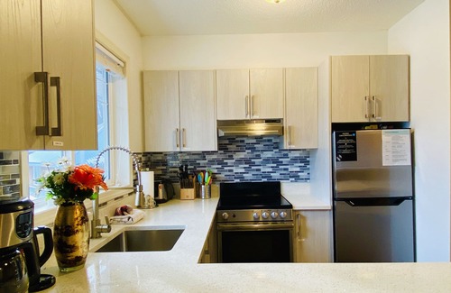 Harvie Heights House | Gorgeous view 2 Storey Townhouse 2 BR/1.5 Bath, A/C, Hot Tub, Fire Pit