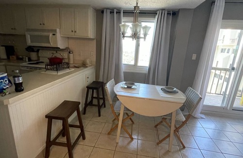 Sunnyside Condo | Gorgeous view of the Gulf of Mexico, steps away from the beach, in a gated area.