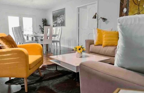 Plantation House | GORGEOUS VIEW Pool, Park, Mall, Beaches, Airport