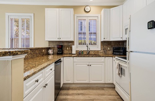 St. James Condo | Gorgeous Views of the St James Marina from this 1st Floor Dog Friendly Condo