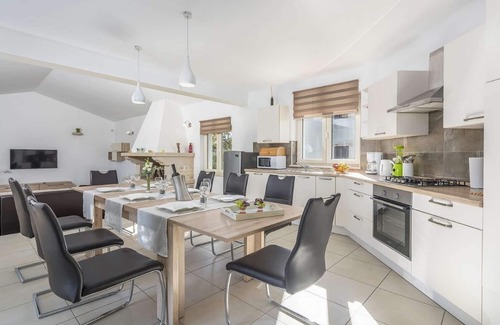 Vizinada Villa | Gorgeous villa with panoramic view and whirlpool