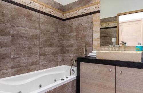 Hotel-de-Ville Apartment | Gorgeous Waterfront Apt Old Port Resort Marseille Luxury 180m2 3 bdrm