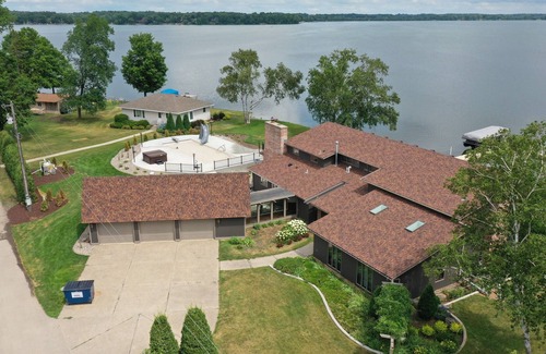 Faribault House | Gorgeous waterfront home on Cannon Lake