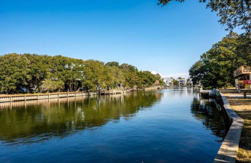 Brigands' Bay House | Gorgeous Waterfront Vacation Rental for an Unforgettable Family Getaway in Frisco, North Carolina