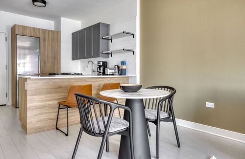 West Loop Apartment | Gorgeous West Loop 1BR w/Gym & Coworking, nr UIC, by Blueground