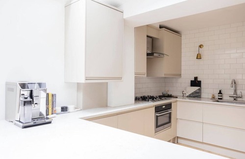 Fulham House | Gorgeously designed Fulham Apartment