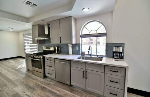Whitney Ranch House | Gorgeously Remodeled home, Outdoor Oasis w/Pool/Hot tub, 10min from Strip