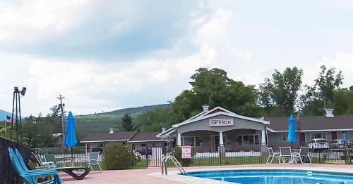 Upper Village Hotel | Gorham Motor Inn