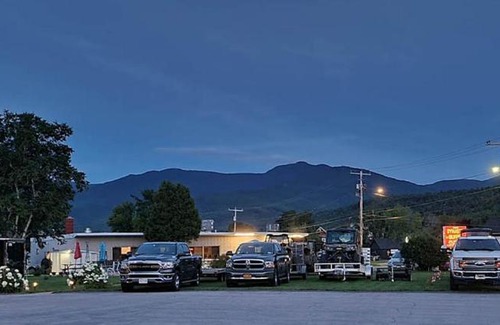 Upper Village Hotel | Gorham Motor Inn