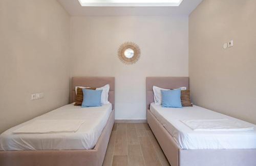 Himare Apartment | Goro's Villa 8 - Pool, Parking
