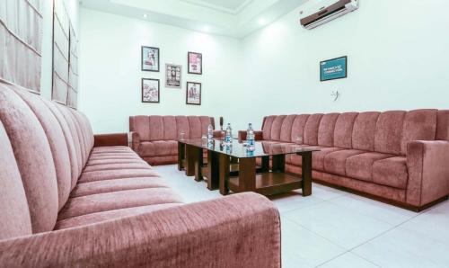 Ayodhya Hotel | Goroomgo Ashoka Aashram Homestay Ayodhya Near Ram Janam Bhoomi 500m - Excellent Service Recommended