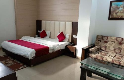 Ayodhya Hotel | Goroomgo Ashoka Aashram Homestay Ayodhya Near Ram Janam Bhoomi 500m - Excellent Service Recommended